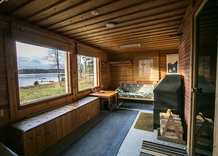 科利欢乐时光小屋酒店 *